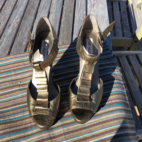 Steve Madden Gold “Rufles” High Heel w Platform - Picture 3 of 8